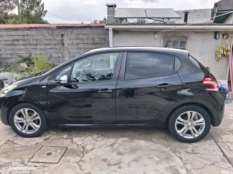 Peugeot 208 1.2 VTi SE Style