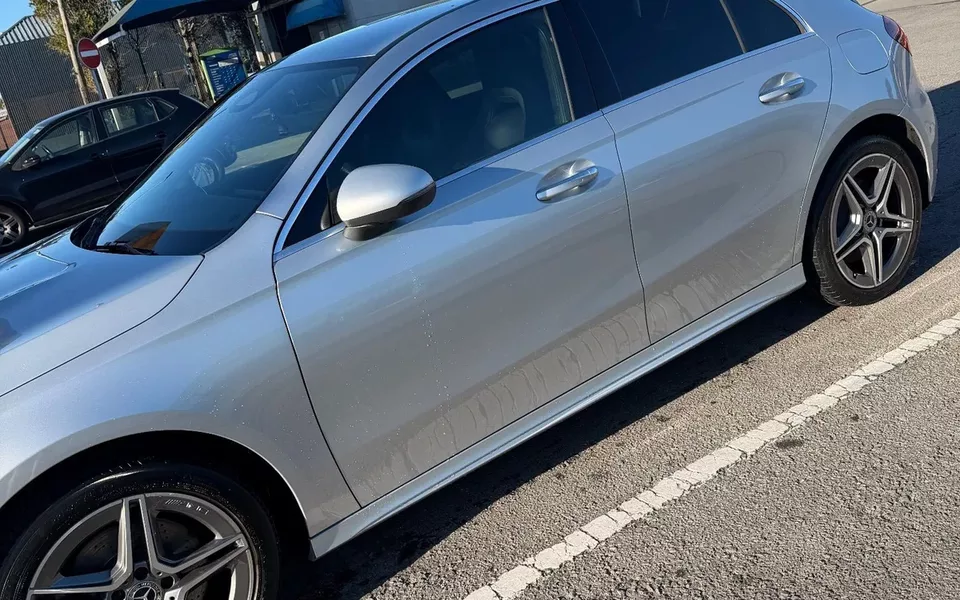 Mercedes-Benz A 250 e AMG Line