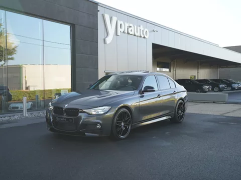 BMW 318d Sedan M-Sport Nightpack Klimaatregeling Verwarmde zetels Cruise control Sportzetels 19″aluminium velgen Open dak Privacy RadioCD GPS PDC