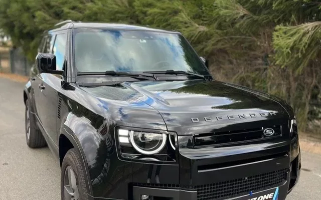 Land Rover Defender 2.0 P300e 110 AWD X-Dynamic SE