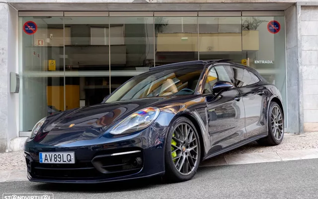 Porsche Panamera Sport Turismo 4 E-Hybrid Platinum Edition