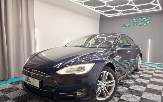 Tesla Model S 85