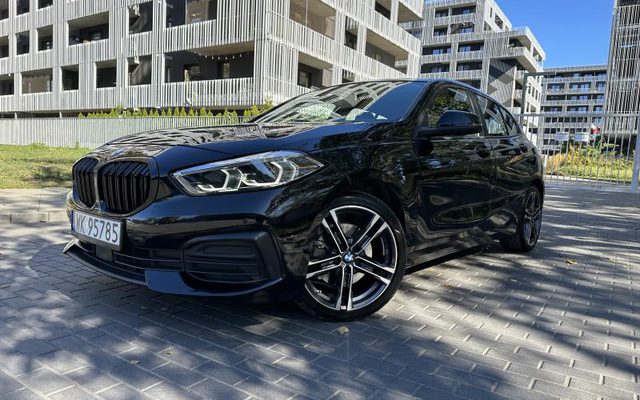 BMW SERIA 1 2021