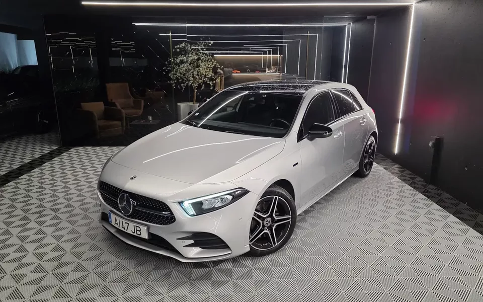 Mercedes-Benz A 250 e AMG Line