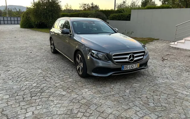 Mercedes-Benz E 220