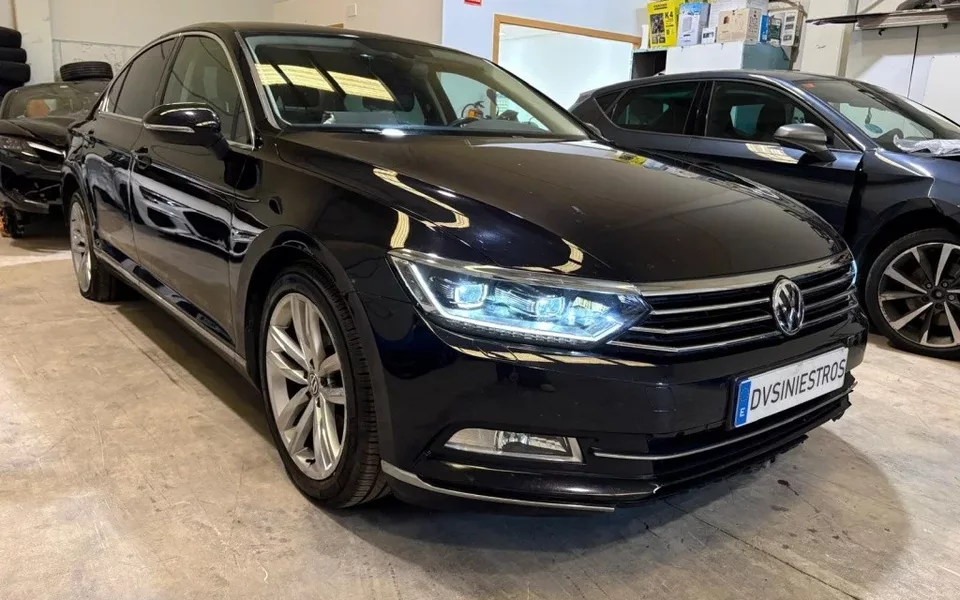 VOLKSWAGEN Passat VOLKSWAGEN Passat Berlina Automático de 4 Puertas