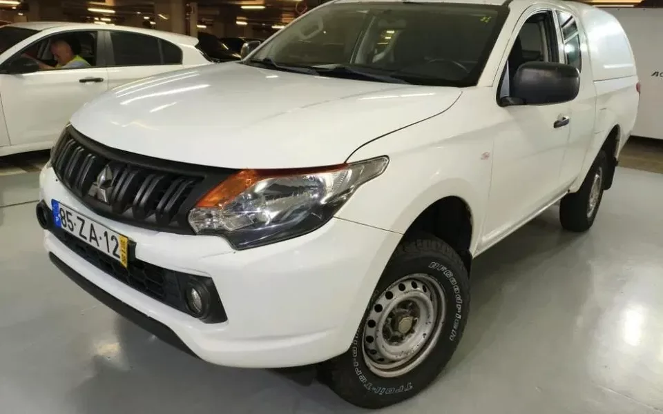 Mitsubishi L200 2.4 DI-D Club Invite 4WD
