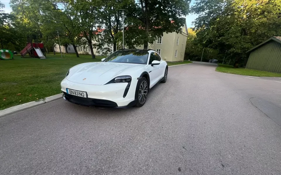 Porsche Taycan Cross Turismo 4S