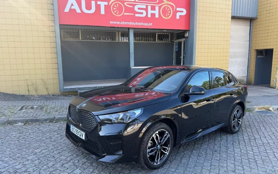 BMW iX2 eDrive20 Pack Desportivo M