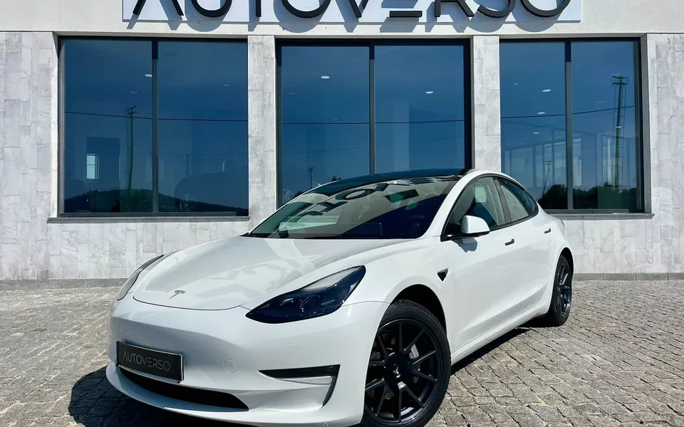 Tesla Model 3 Long-Range RWD