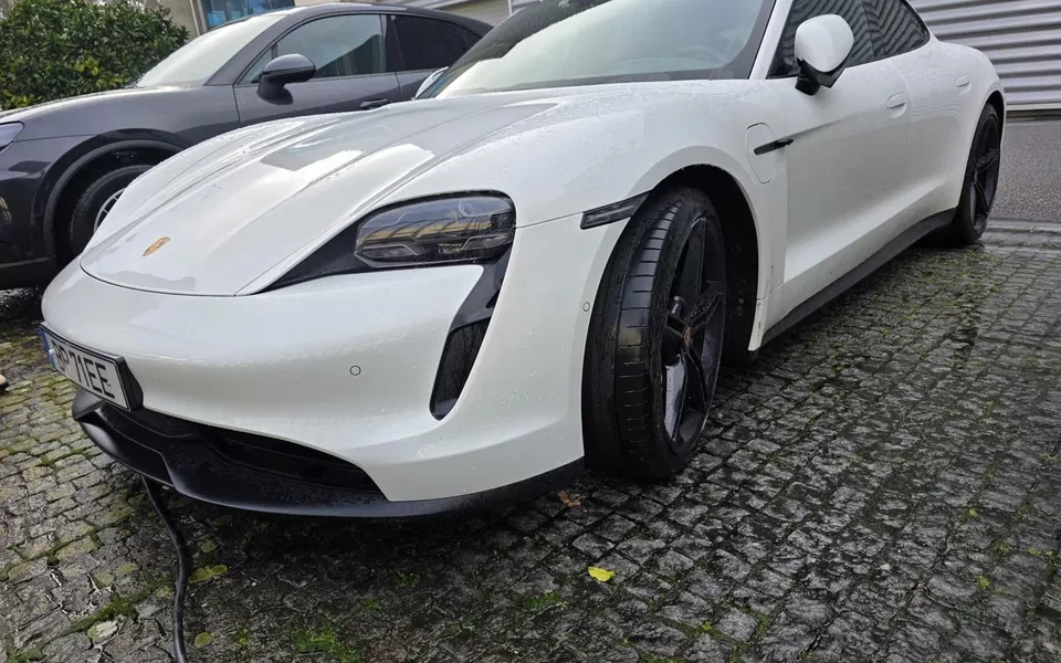 Porsche Taycan 4S