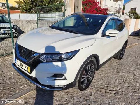 Nissan Qashqai 1.3 DIG-T N-Connecta J18 Led