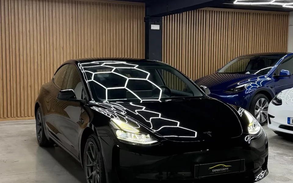Tesla Model 3 Standard Range Plus RWD