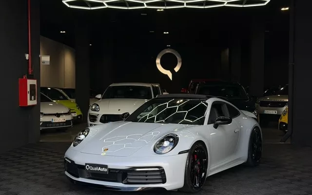PORSCHE 911 Carrera 4S