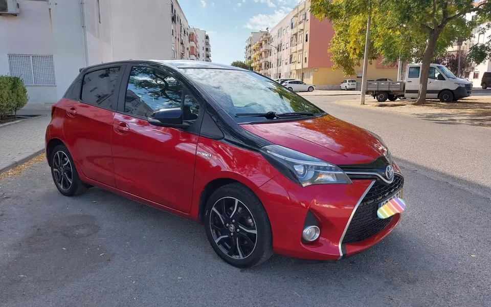 Toyota Yaris 1.5 HSD Square Collec.Grey
