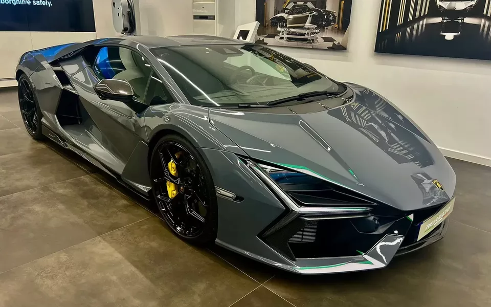 Lamborghini Revuelto 6.5 V12