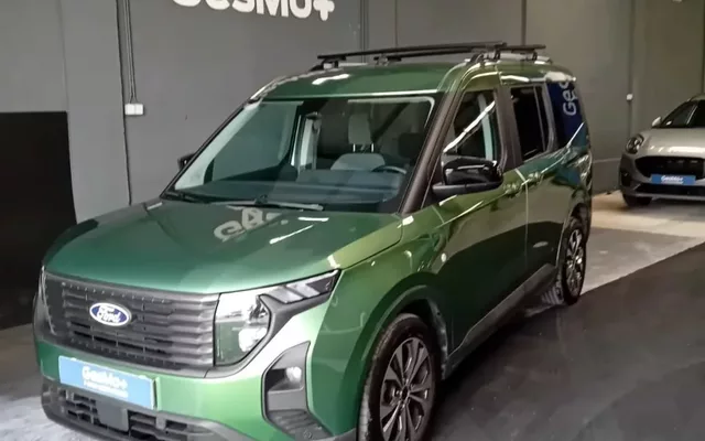 Ford Tourneo Courier 1.0 EcoBoost Titanium