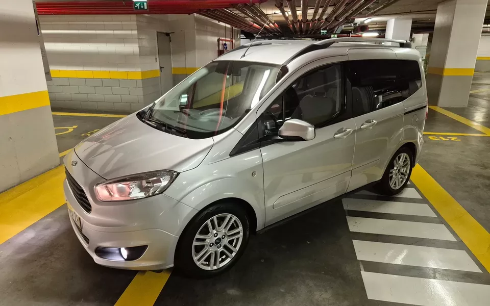 Ford Tourneo Courier 1.0 EcoBoost Titanium