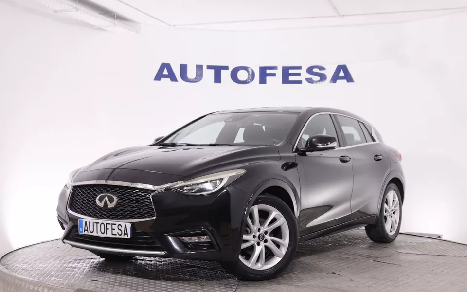 Infiniti Q30 1.5D PREMIUM AUTO 109CV 5P# NAVY, PARKTRONIC