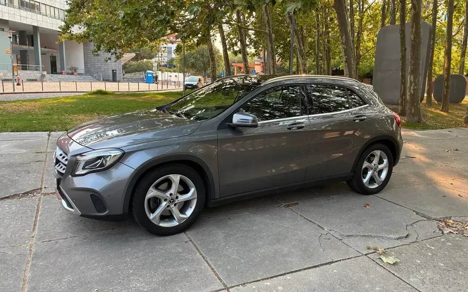 Mercedes-Benz GLA 250 4Matic 7G-DCT Style