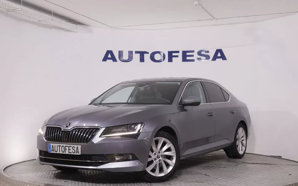 Skoda Superb 1.4 TSI AMBITION DSG 150CV 5P # NAVY, PARKTRONIC