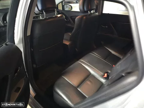 Toyota Avensis SW 2.0 D-4D Exclusive +Pele+GPS