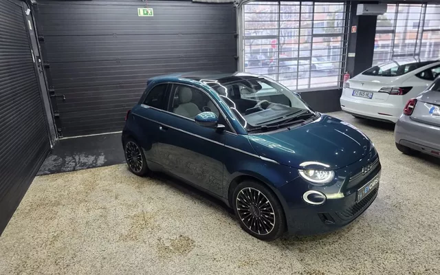 Fiat 500e La Prima