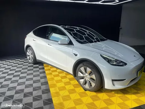 Tesla Model Y Long-Range RWD