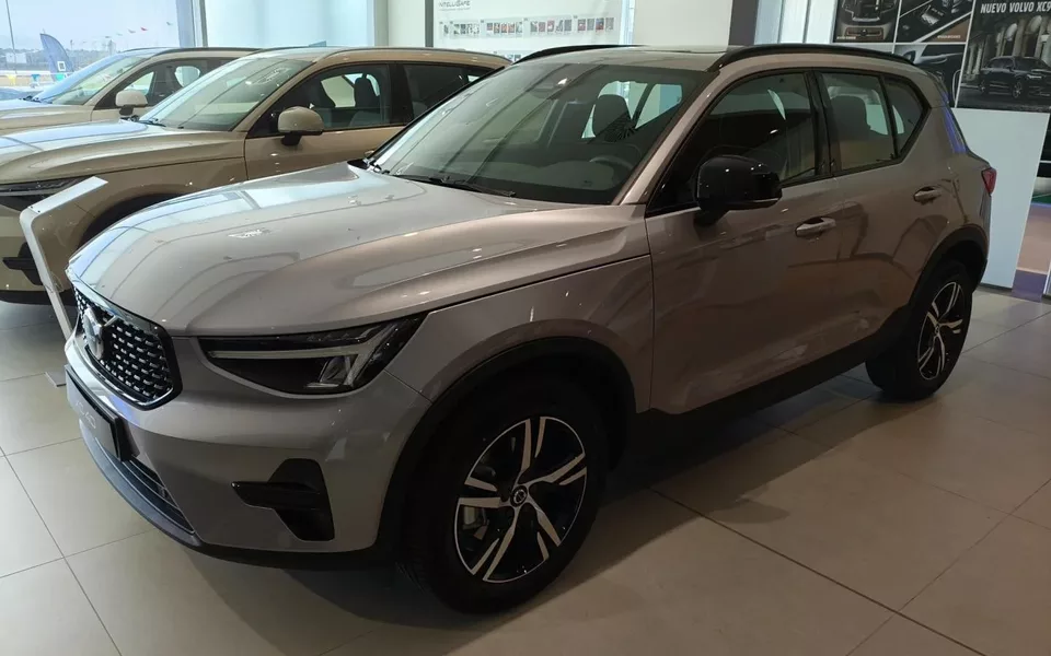 VOLVO XC40 2.0 B3 G Plus Dark Auto