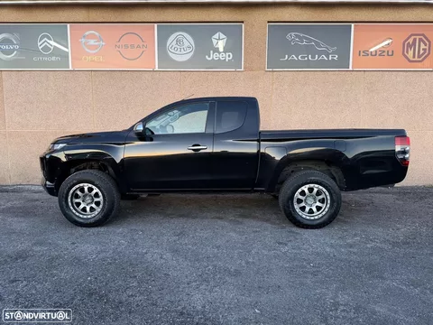 Mitsubishi L200 2.3 DI-D Strakar CD Connect Edition 4WD