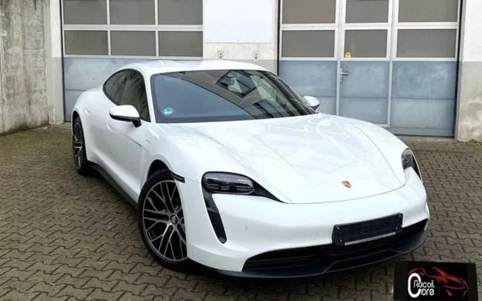 PORSCHE Taycan 4p