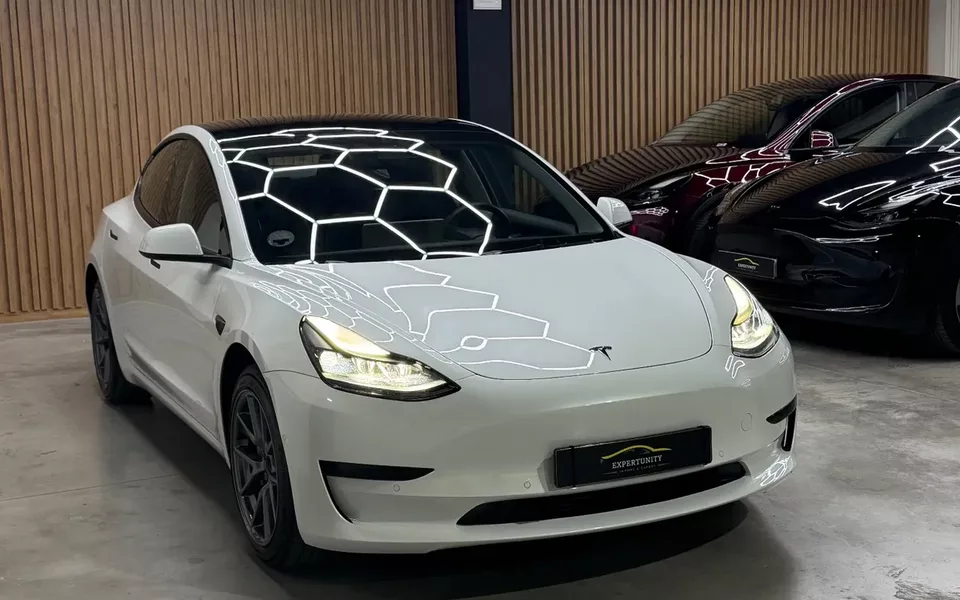 Tesla Model 3 Standard Range Plus RWD