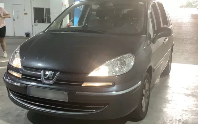 PEUGEOT 807 807 2.0HDI FAP Premium 136
