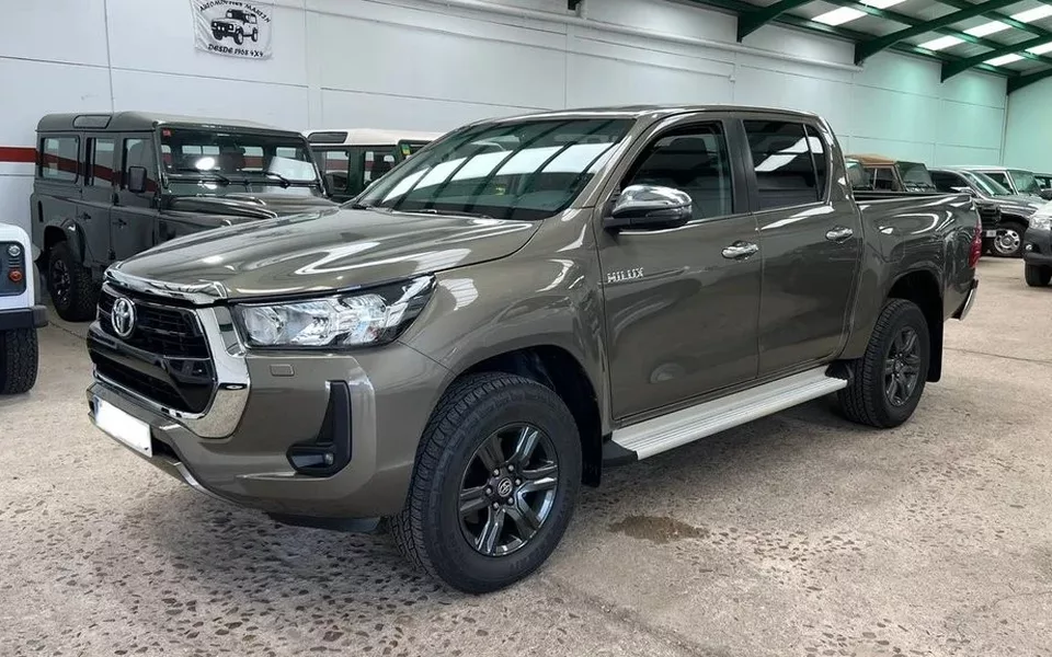 TOYOTA Hilux 2.4 D4D Cabina Doble VX AT