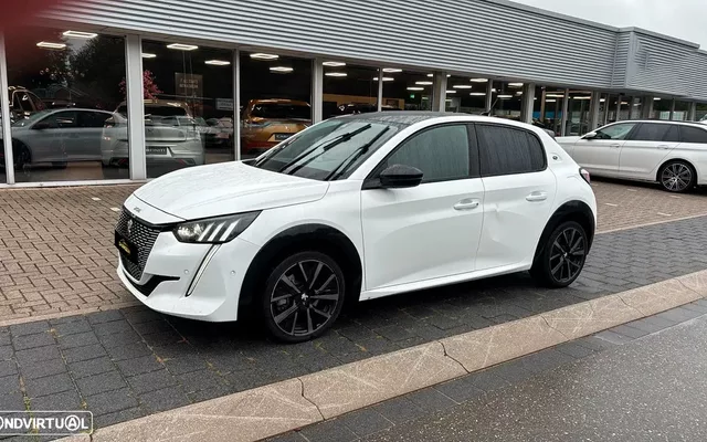 Peugeot e-208 GT