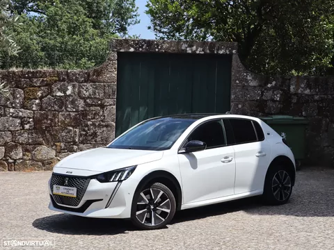 Peugeot e-208 GT