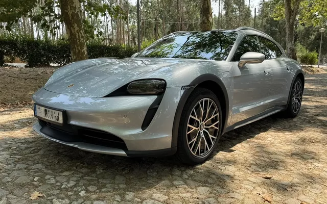 Porsche Taycan Cross Turismo 4