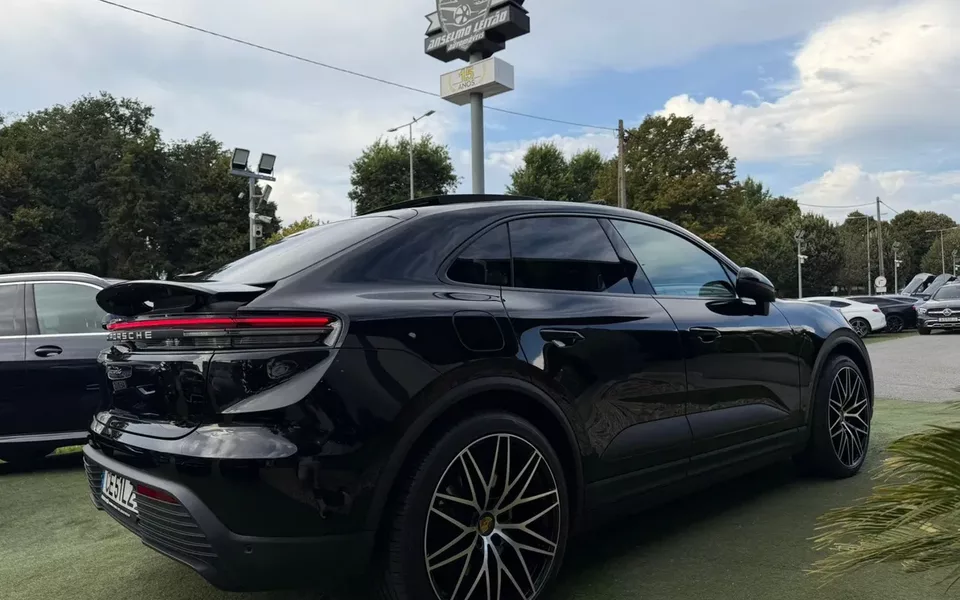 Porsche Macan Electric 4