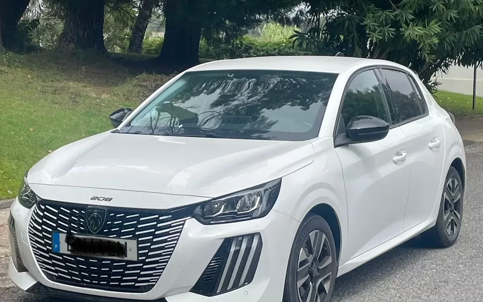 Peugeot 208 1.2 Hybrid Allure e-DCS6