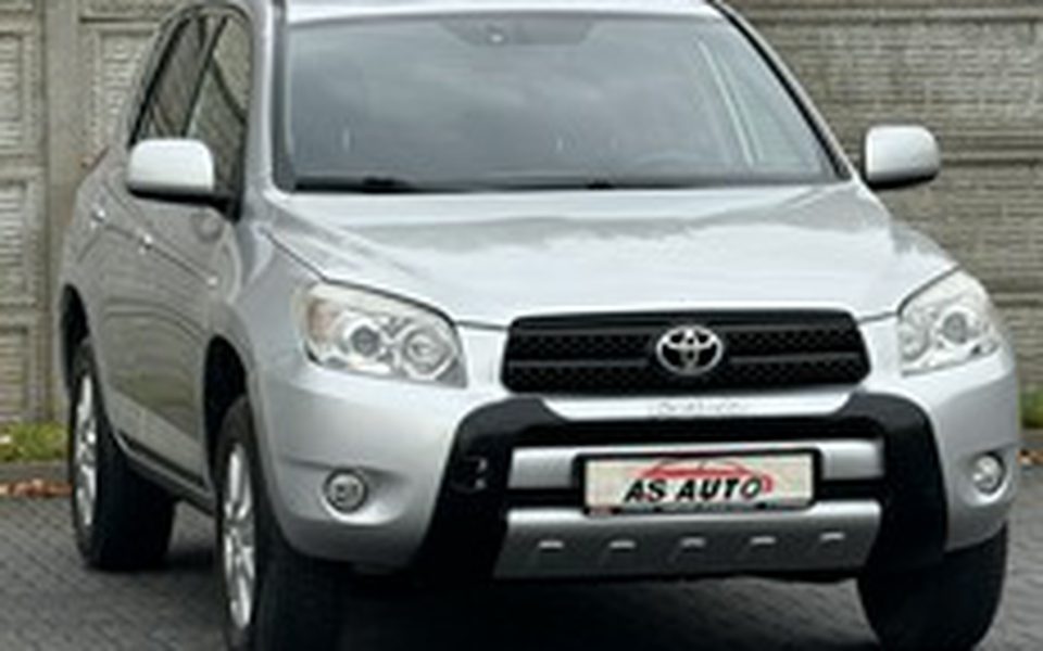 Toyota RAV-4 III 2.2dm³ 136KM