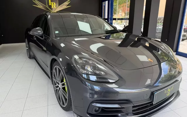 Porsche Panamera Sport Turismo 4 E-Hybrid