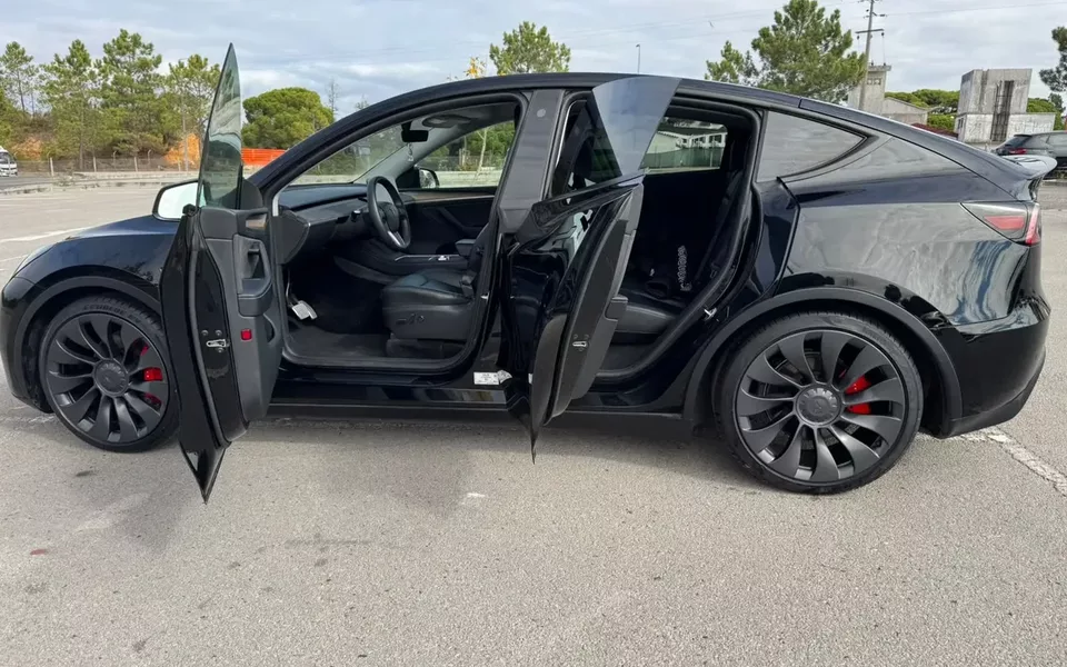 Tesla Model Y Performance Dual Motor AWD