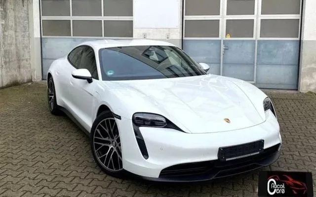 PORSCHE Taycan 4p