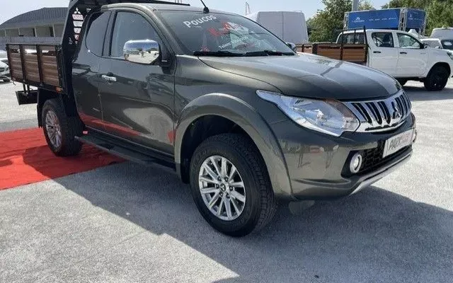 Mitsubishi L200 2.3 DI-D Club Invite Strakar Look 4WD