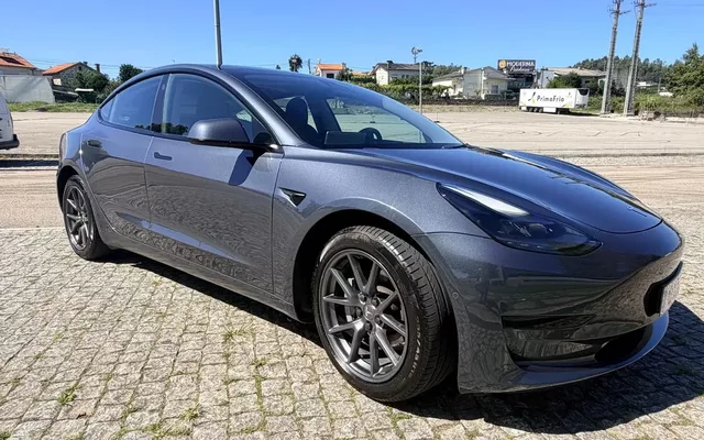 Tesla Model 3 Tração Traseira
