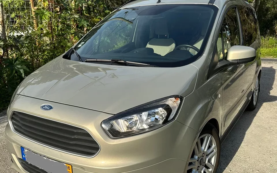 Ford Tourneo Courier 1.5 TDCi Titanium