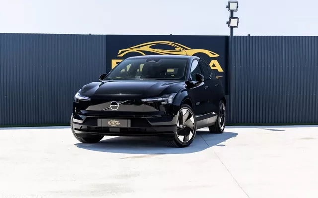 Volvo EX30 69 kWh Single Motor Extended Range Black Edition