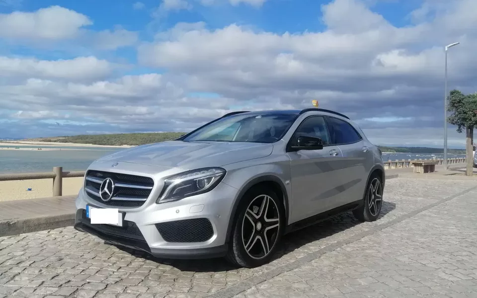 Mercedes-Benz GLA 220 d 4Matic 7G-DCT AMG Line