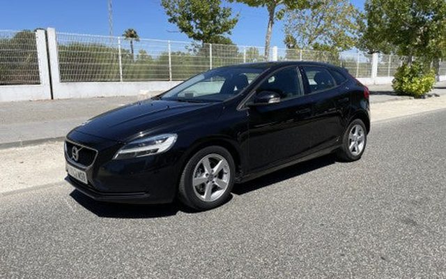 VOLVO V40 D2 Momentum 120