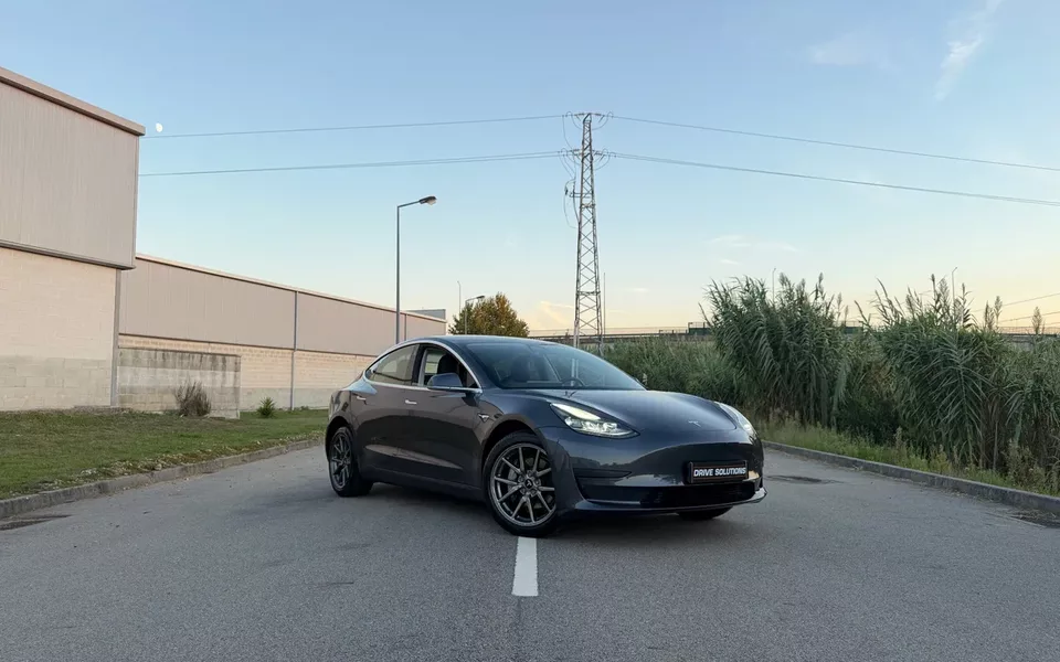 Tesla Model 3 Standard Range Plus RWD